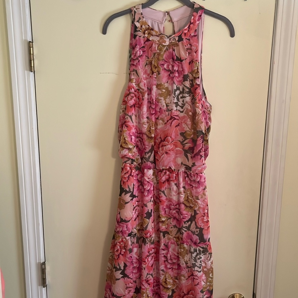 Beautiful full length floral dress, small elastic waist with matching tie belt.
